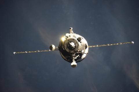 «Прогресс МС-15» в полете. Фото: космонавт Роскосмоса Иван Вагнер